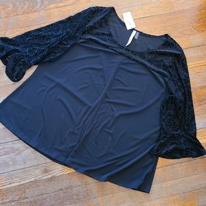 Black burnout velvet accent top NWT Sheer neck and sleeves, 2X NY Collection